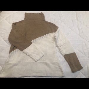 [NEW] Tan and Ivory Block Sweater